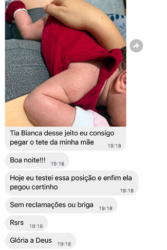 Captura de conversa com foto de um bebê mamando e mensagens sobre a posição que funcionou.